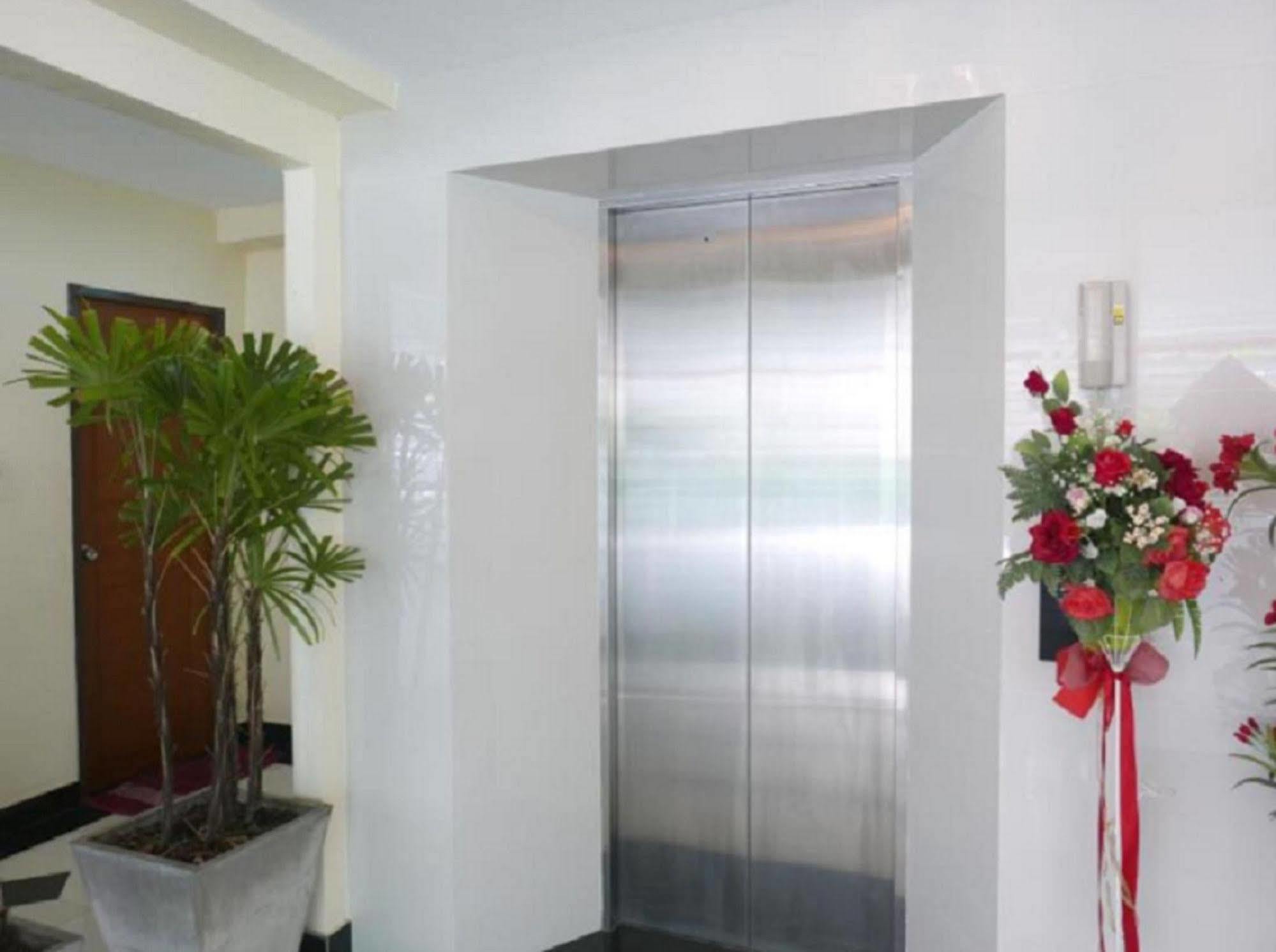Nrv Place Apart Hotel Bangkok Bagian luar foto