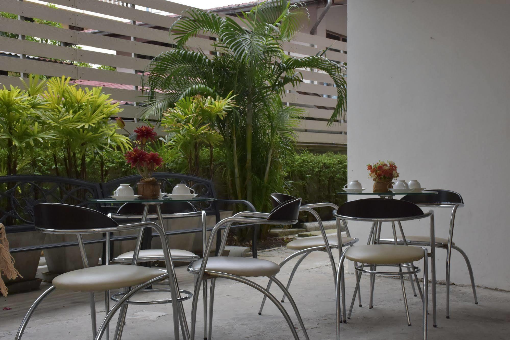 Nrv Place Apart Hotel Bangkok Bagian luar foto