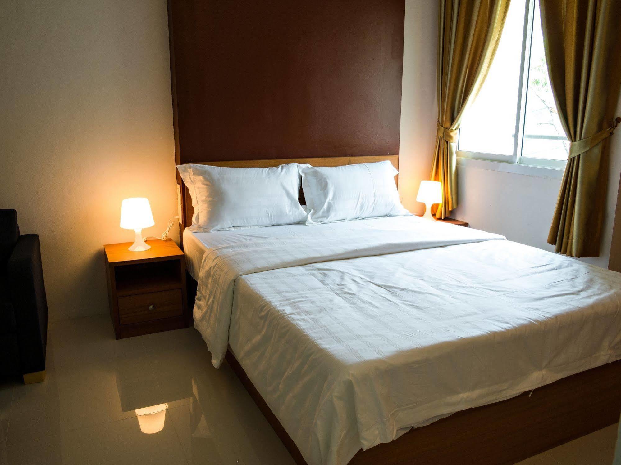 Nrv Place Apart Hotel Bangkok Bagian luar foto