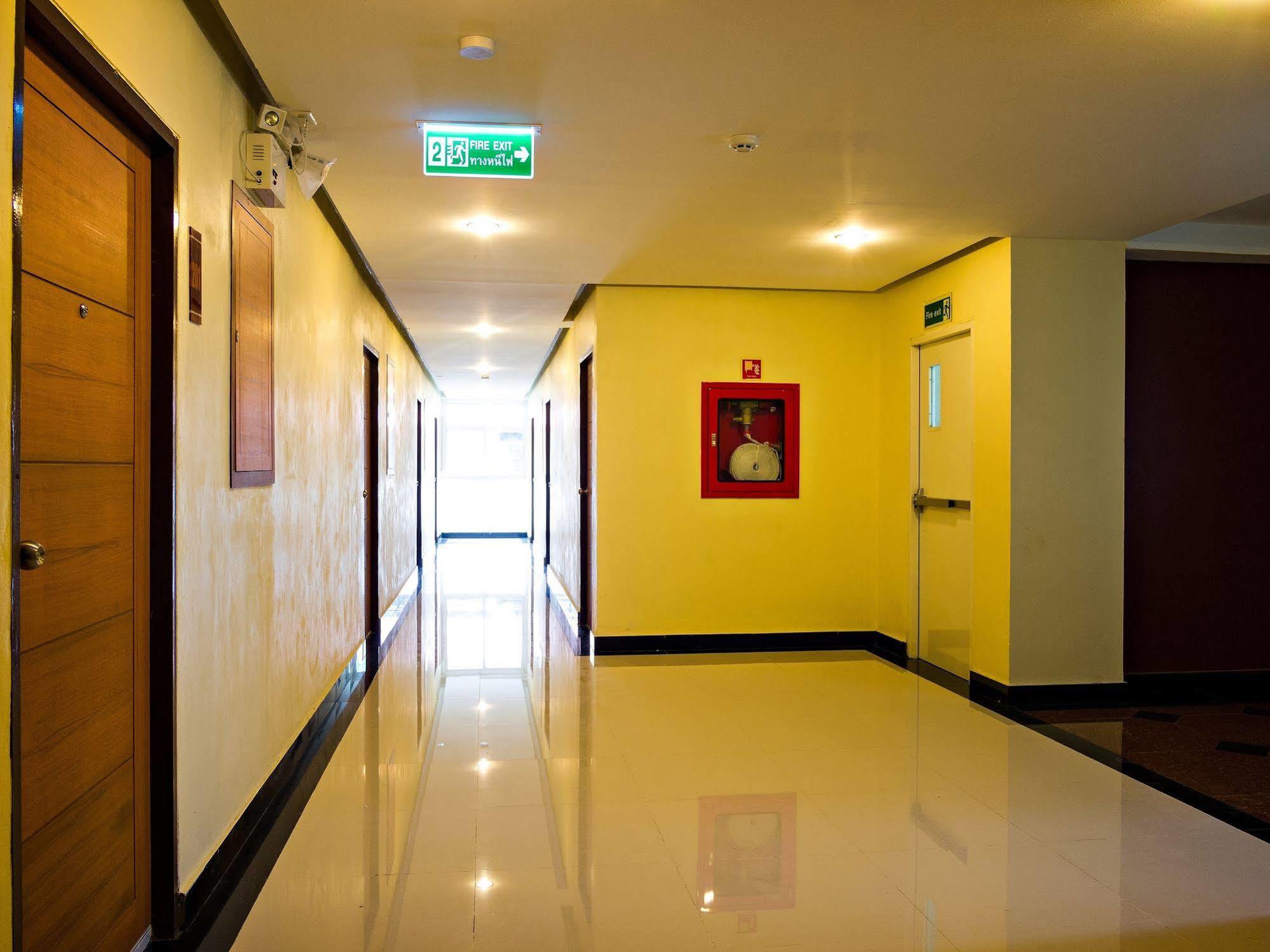 Nrv Place Apart Hotel Bangkok Bagian luar foto