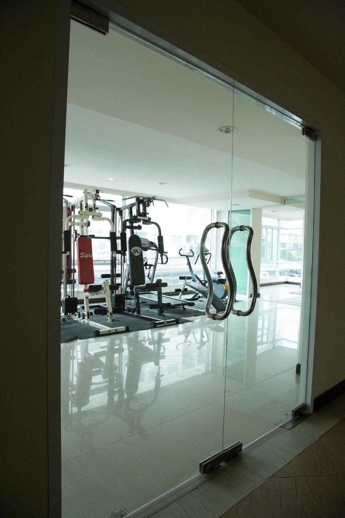 Nrv Place Apart Hotel Bangkok Bagian luar foto