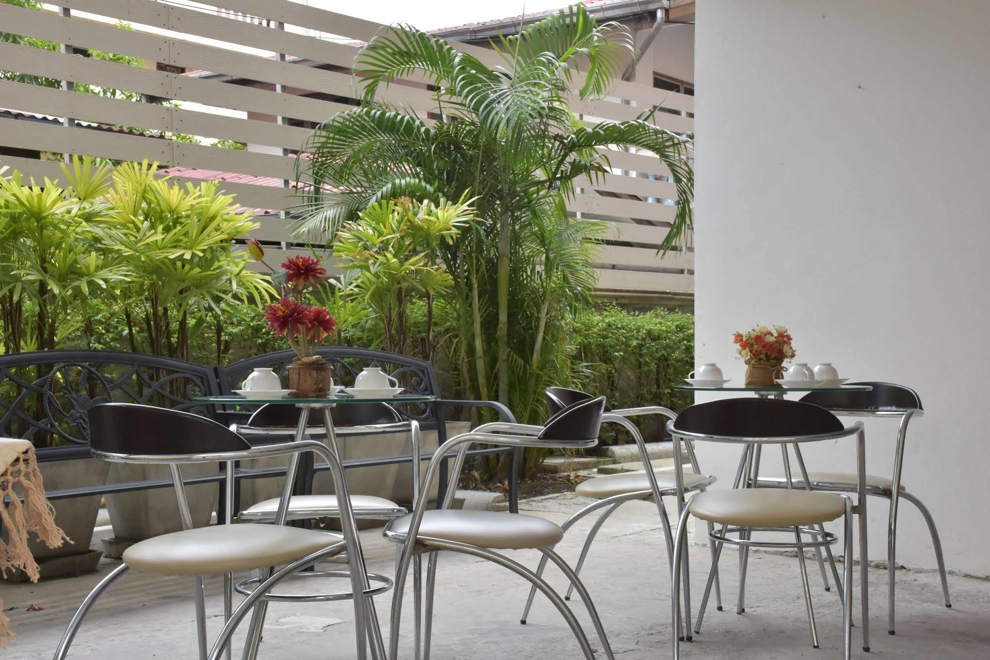 Nrv Place Apart Hotel Bangkok Bagian luar foto