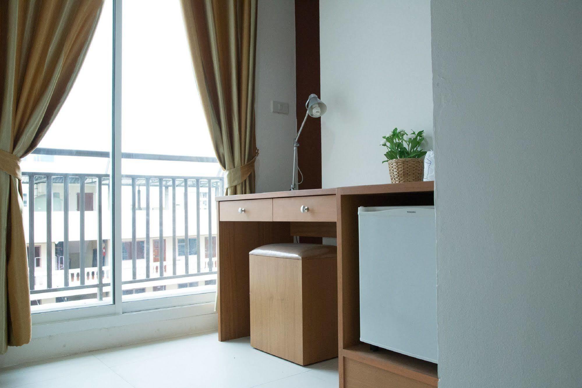 Nrv Place Apart Hotel Bangkok Bagian luar foto